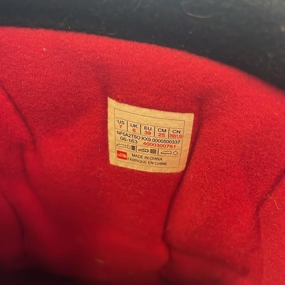 Gently worn The North Face Alpenglow Snow Boots Size US 7 big boys - Picture 13 of 14